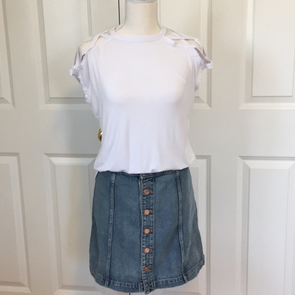 NWT Boohoo White Top